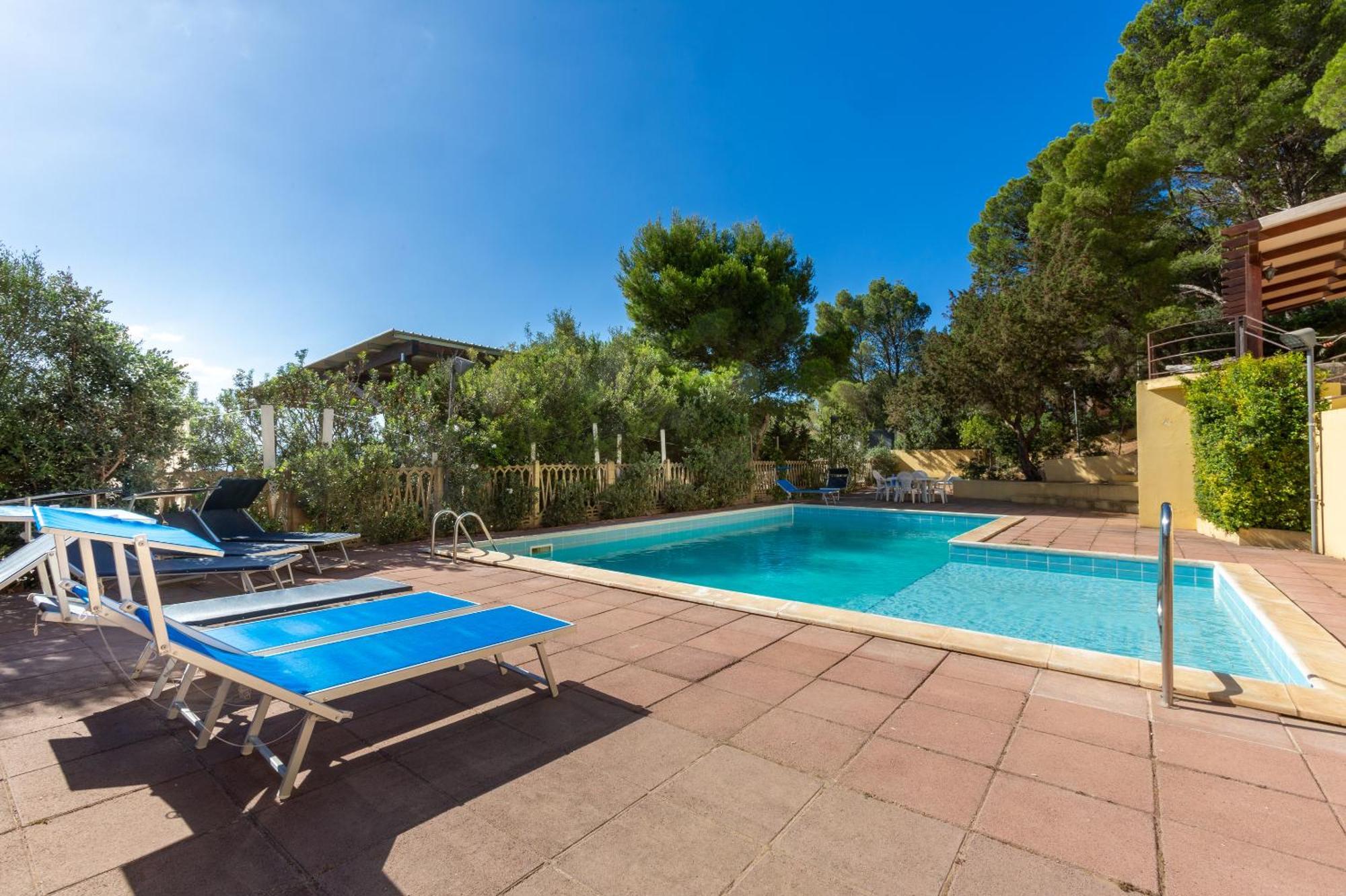 Aetos Home With Shared Swimming Pool - Porto Pino Hill Exteriér fotografie